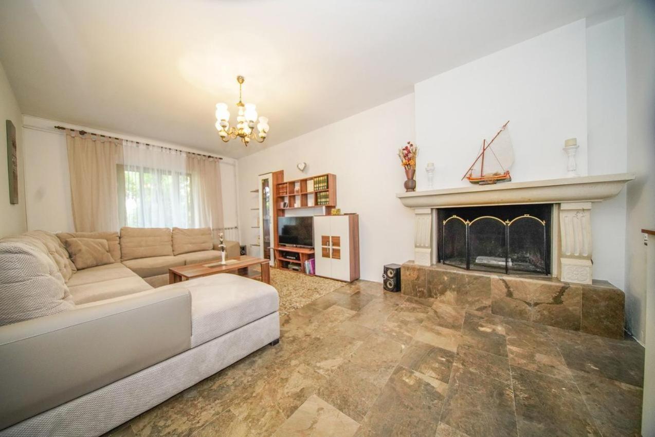 Apartman Mate Splitska Exterior photo