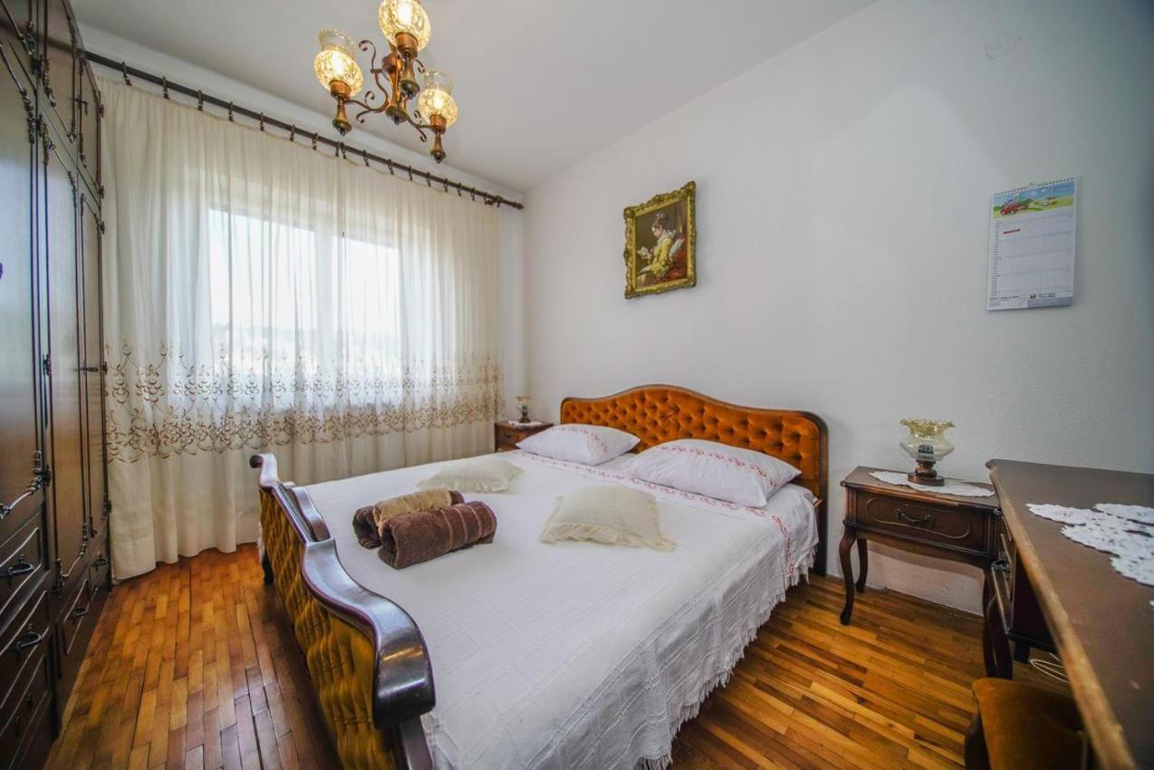 Apartman Mate Splitska Exterior photo