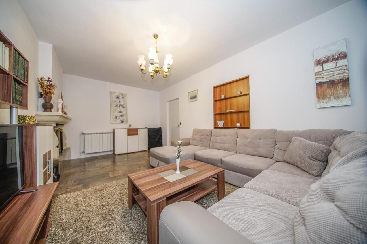 Apartman Mate Splitska Exterior photo